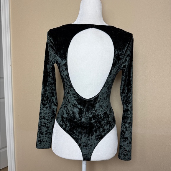 Victoria’s Secret Crushed Velvet Green Body Suit size XS - Picture 2 of 11